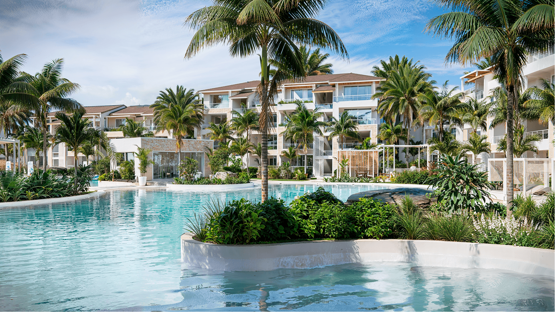 Apartment interior: modern bathroom with elegant design and stone finishes